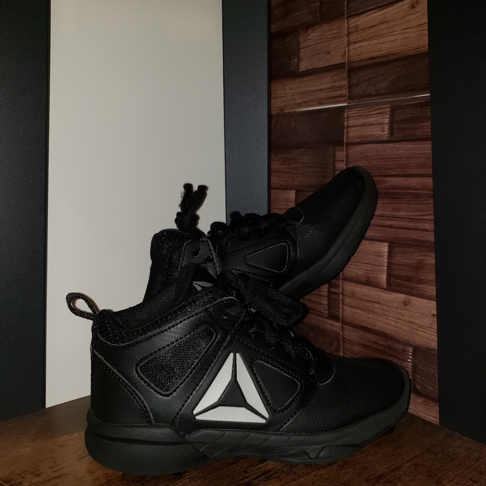 SOLD - Boys Reebok - Picture 3 of 6